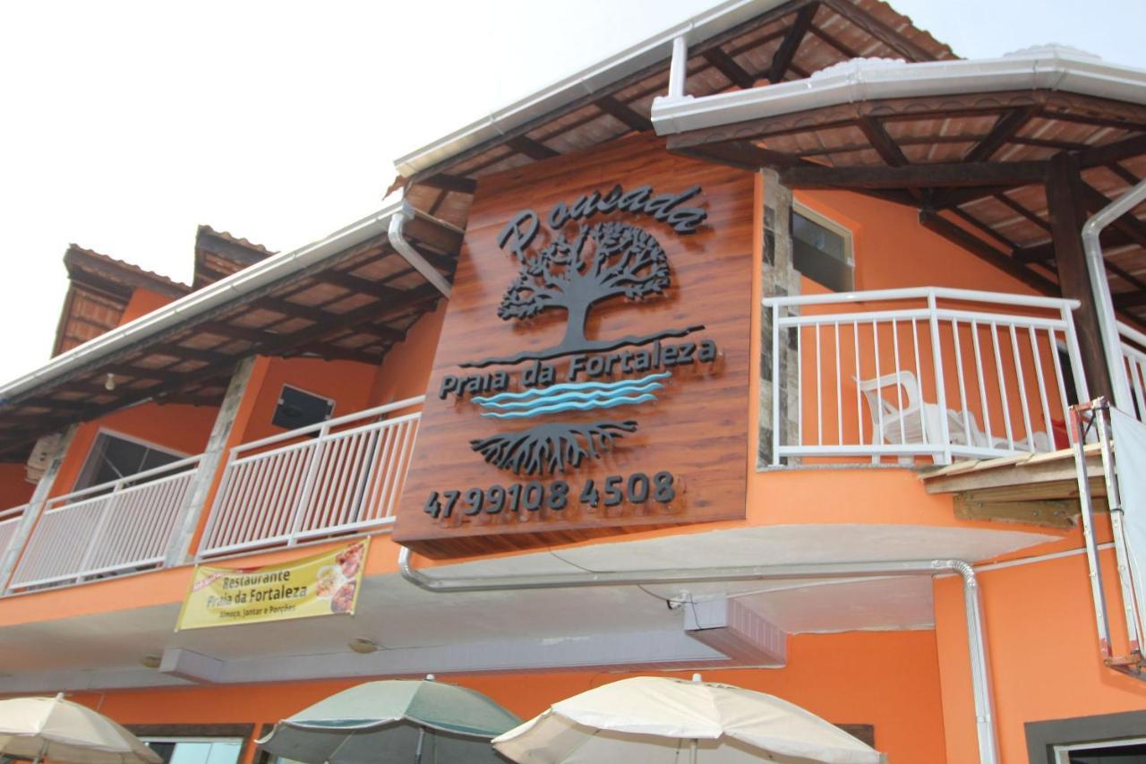 Pousada Praia Da Fortaleza 450 Metros Do Parque Beto Carrero Com Cafe Da Manha 佩尼亚 外观 照片