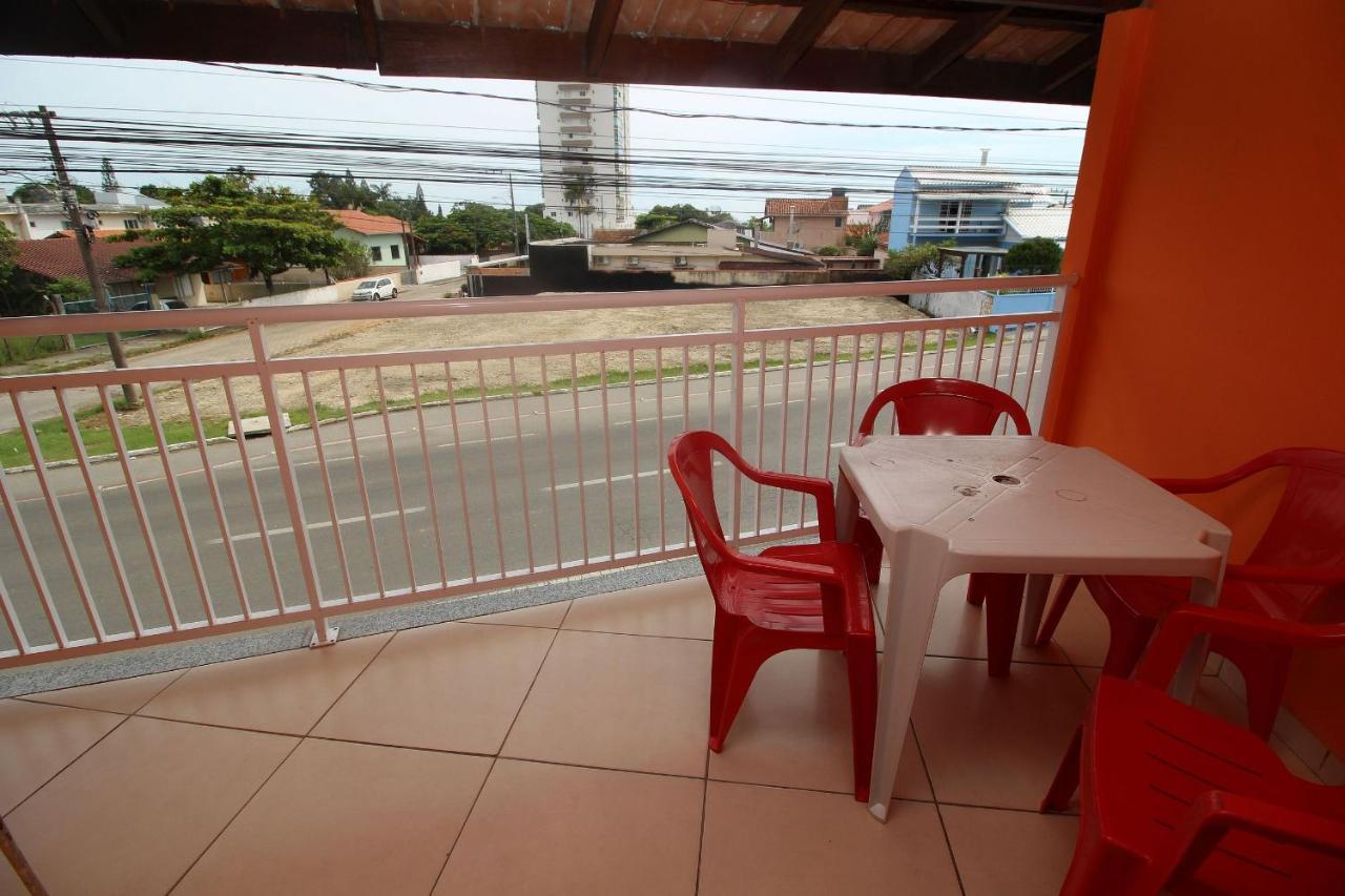 Pousada Praia Da Fortaleza 450 Metros Do Parque Beto Carrero Com Cafe Da Manha 佩尼亚 外观 照片